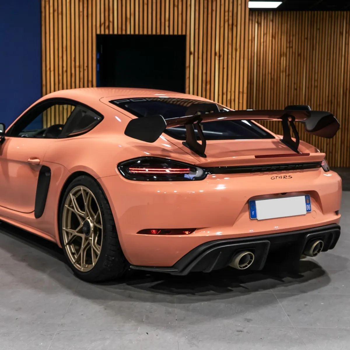 Porsche GT4 RS — détail showroom Sportivo